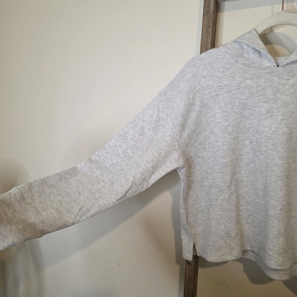 ⭐️40% Off⭐️ Old Navy Cropped Plush Ribbed Hoodie for Girls - Picture 5 of 11